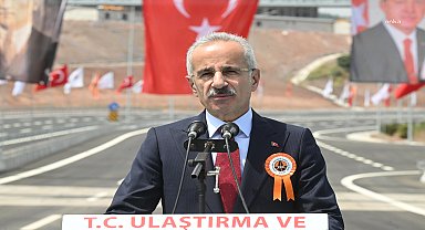 Bakan Uraloğlu: Antalya Havalimanı'nda 22 Haziran'da yılın en yüksek uçuş ve yolcu sayılarına ulaşıldı