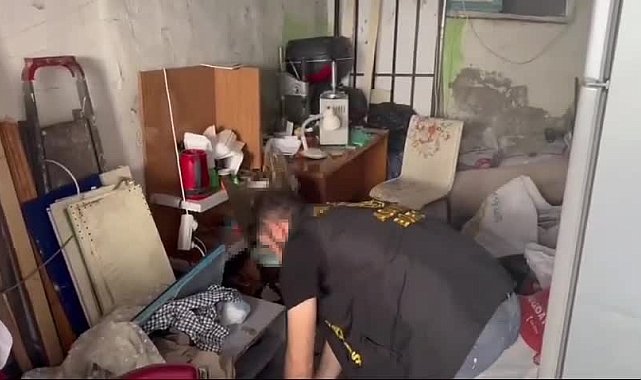 Bakkala silah operasyonu: 8 tabanca, 1 pompalı tüfek ele geçirildi