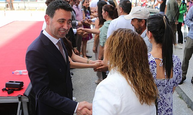 Bayraklı Belediye Başkanı Önal, belediye personeliyle bayramlaştı