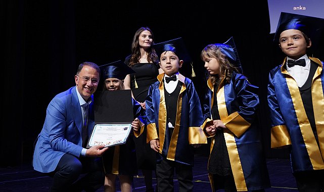 Beylikdüzü Belediyesi Gündüz Çocuk Bakımevleri'nden mezun olan minikler, törenle diplomalarını aldı