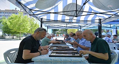 Beylikdüzü Belediyesi'nin Emekliler Tavla Turnuvası nefesleri kesti