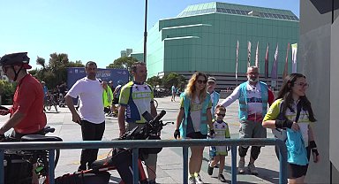 Bisiklet tutkunları Şişli'den Üsküdar'a pedal çevirdiler