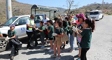 Bodrum Belediyesi ile öğrenciler sahil temizliği yaptı