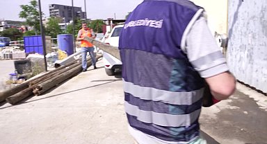 Buca’da ahşap atıklar kent mobilyasına dönüştürülüyor