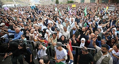 DEM Parti'nin Hakkari'deki 'Büyük Demokrasi Mitingi'nden kayyuma 'hayır' çağrısı