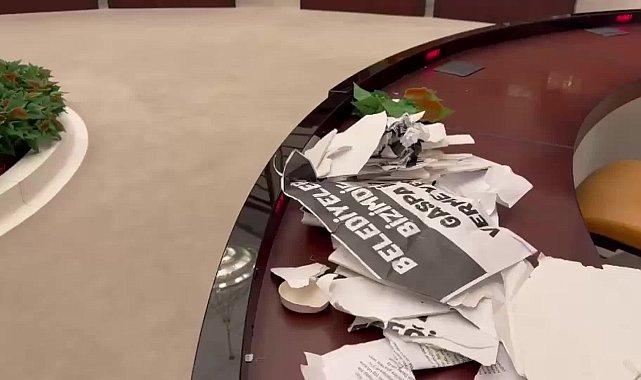 DEM Partililer Genel Kurul Salonu'nda nöbete devam ediyor...