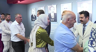 Deniz Yücel, Parti Meclisi üyeleri, belediye başkanları ve ilçe örgüt yöneticileri partililer ile bayramlaştı