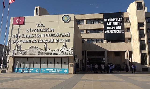 Diyarbakır’daki DEM Partili belediyelerin ‘kayyum nöbeti’ başladı