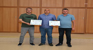 Edirne’de ilk buğday hasadını yapan üreticiye mazot hediye edildi