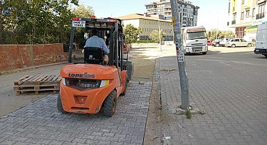 Edremit Belediyesi, Kadıköy Mahallesi'nde yolları tamir ediyor