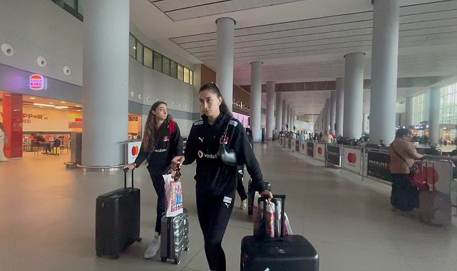 Ekonomi sınıfında gittiler, ABD dahil 4 takımı devirip