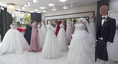 Ekonomik kriz gelinlik satışlarını da vurdu... En ucuz gelinlik 12 bin liradan başlarken, satışlar yarı yarıya azaldı