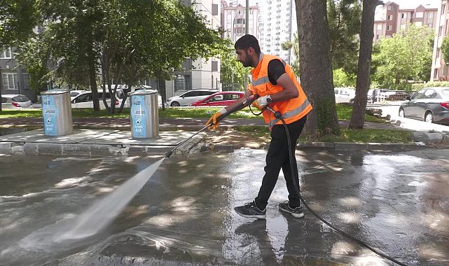 Esenyurt Belediyesi ekiplerinden bayram temizliği