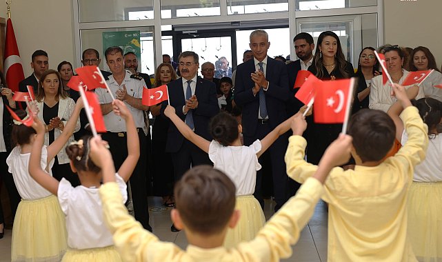 Gölbaşı Belediye Başkanı Odabaşı, öğrencilerin karne heyecanına ortak oldu