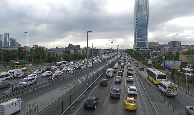 İstanbul'da köprü girişlerinde bayram yoğunluğu yaşanıyor