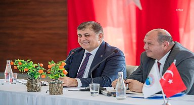 İzmir Büyükşehir Belediye Başkanı Tugay: Büyükşehir ile ilçe belediyeleri tam bir uyum içinde görev yapacak