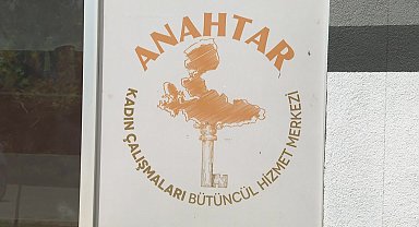 İzmir'de atık kumaşlara kadın eli değdi