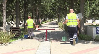 İzmir'de bayram öncesi mezarlıklar için özel bakım