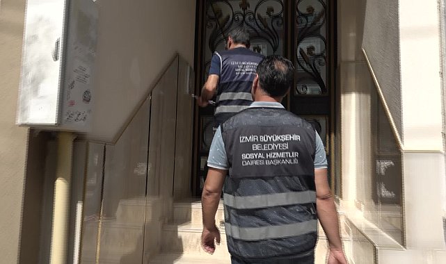 İzmir'de Emekli Dayanışma Kartı ihtiyaç sahibi emeklilere dağıtılmaya başlandı