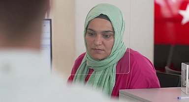 İzmir'de hak sahiplerine ''Anne Kart'' dağıtılmaya başlandı
