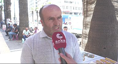 İzmir'de seyyar bilet satıcısının 'kazı-kazan'larına kapkaç yapıldı...Mağdur biletçi: