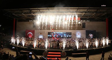 İzmir Kavram Meslek Yüksekokulu’nda mezuniyet coşkusu  