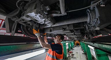 İzmir Metrosu'nun ilk tren setlerine özenli bakım