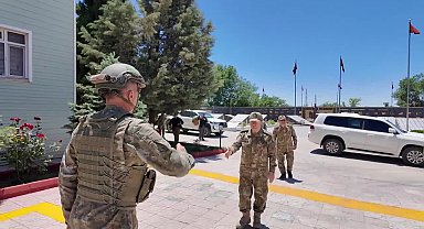 Kara Kuvvetleri Komutanı Bayraktaroğlu, Şırnak’taki 23’üncü Piyade Tümen Komutanlığı ile sınır ötesindeki üs bölgelerini denetledi
