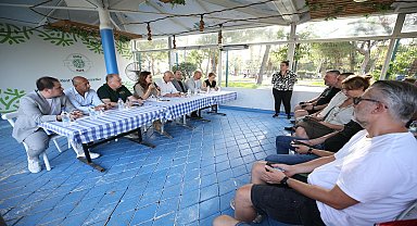 Karşıyaka Belediye Başkanı Ünsal, Bostanlı esnafıyla buluştu