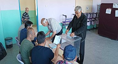 Kayseri'nin Pınarbaşı ilçesinde seçmenler sandık başında