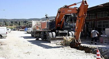 Kuşadası Belediye Başkanı Günel, Ağaç İşleri Sanayi Sitesi esnafına verdiği sözü tuttu