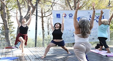 Kuşadası'nda Dünya Yoga Günü etkinlikle kutlandı