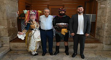 Kuşadası’nda ilçe protokolü vatandaşlarla bayramlaştı