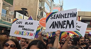 LGBTİ+ ailelerinden Cumhurbaşkanı Erdoğan’a açık mektup: “Sorunların sorumluluğunu çocuklarımıza yüklemekten vazgeçmenizi istiyoruz”