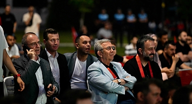 Mansur Yavaş, milli maçı Başkentlilerle izledi