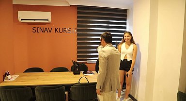 Marmaris Belediye Başkanı Ünlü, YKS'ye girecek öğrencileri ziyaret etti