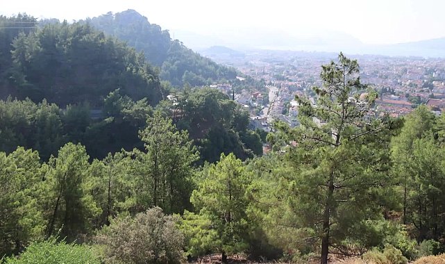 Marmaris Belediyesi’nden Armutalan seyir tepesinde temizlik