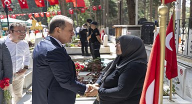 Mersin Büyükşehir Belediye Başkanı Seçer’den şehitlik ziyareti