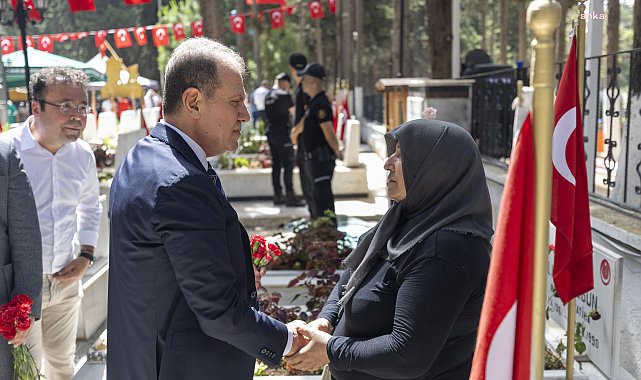 Mersin Büyükşehir Belediye Başkanı Seçer’den şehitlik ziyareti