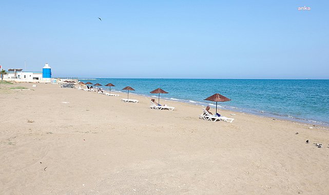 Mezitli Belediyesi’nden sahillerde ücretsiz şezlong ve şemsiye hizmeti