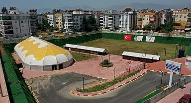 Muratpaşa Belediyesi’nden Deniz Baykal Spor Kompleksi’nde ücretsiz yüzme kursu
