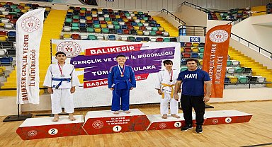 Osmangazili genç ve minik judocular madalyaları topladı