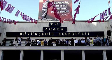 Özgür Özel, Adana’da: “Onlar gibi paradan altı sıfır atmayacağız; bir sıfır atacağız, 10 yılda alım gücünü 10 kat artıracağız”