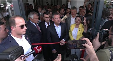 Özgür Özel, Adana’da... Özel: “CHP il binaları herkesin baba evidir. Hangi partiden olursa olsun başı sıkışanın, dara düşenin koşup geleceği yerlerdir