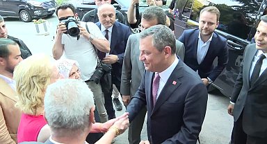 Özgür Özel, gazeteci Gülşah İnce ve Doç. Dr. Oğuz Demir çiftinin nikah törenine katıldı