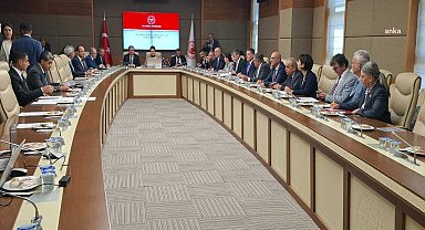 Sağlık Bakanlığı, TBMM İnsan Haklarını İnceleme Komisyonu'nda sunum yaptı, iktidar ve muhalefet milletvekilleri arasında 'tutuklu-tutsak' tartışması yaşandı