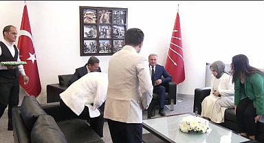 Siyasi partilerde bayramlaşma ziyareti... Deniz Yücel: