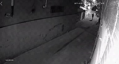 Sultanbeyli'de araç gasp edip kaçan ve polise ateş açan şüpheliler yakalandı