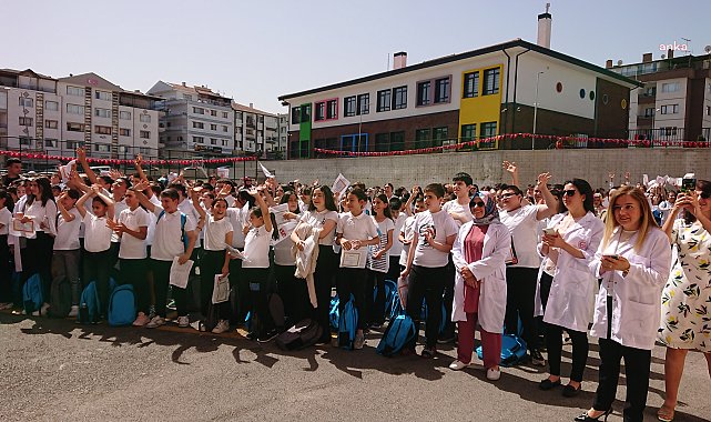 Tatil zili çaldı: 20 milyon öğrenci için karne günü