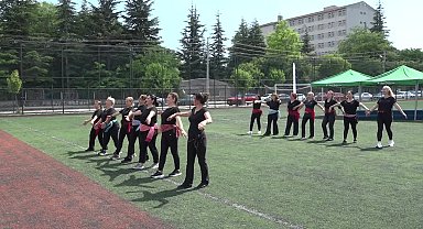 Tepebaşı Belediyesi'nin kursiyerleri döneme gösteri ile veda etti